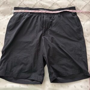 NWT Men’s Under Armour Golf Casual Shorts. Subtle Small dots pattern.